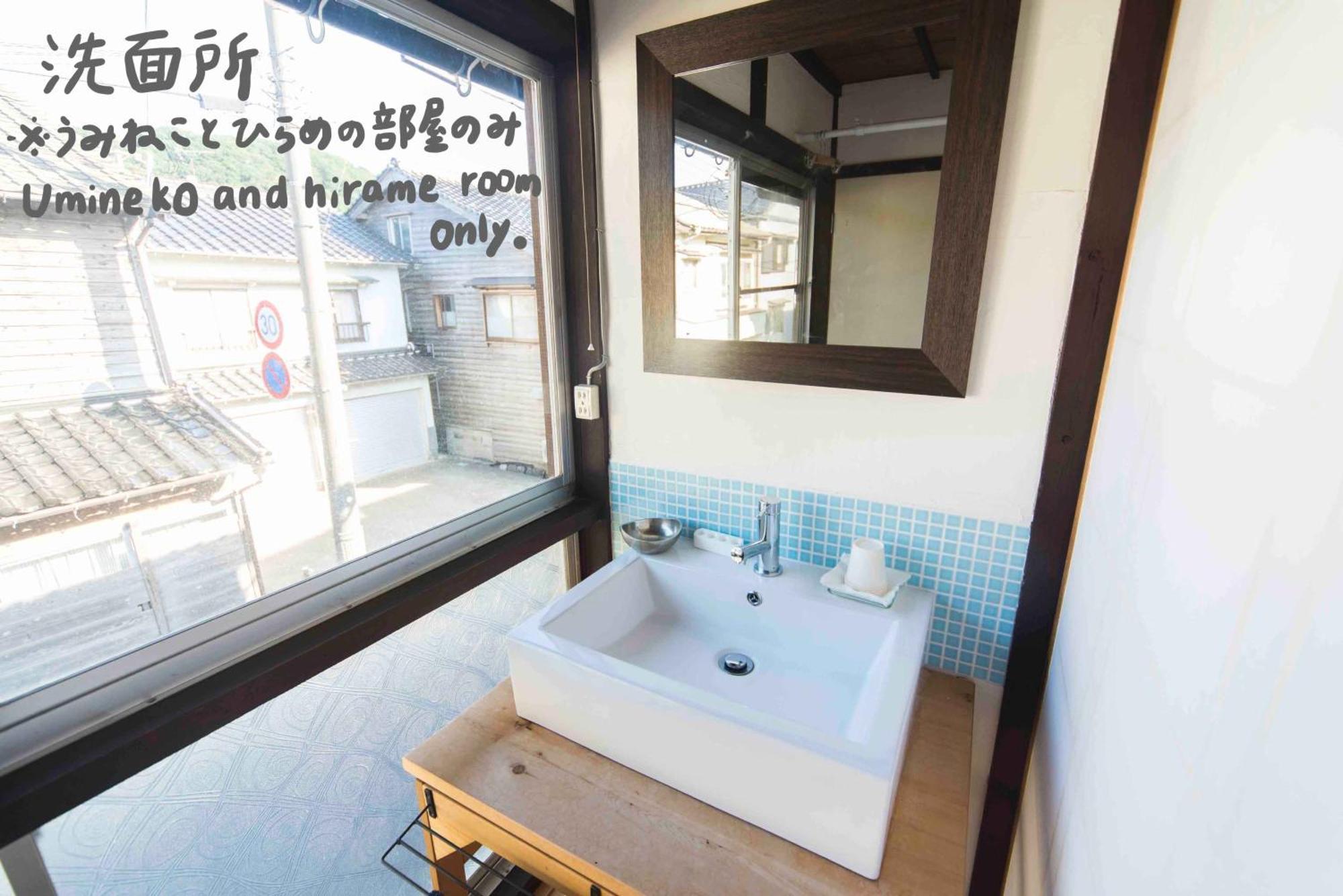 Book & Guesthouse Hitotomaru Toyooka  Kamer foto